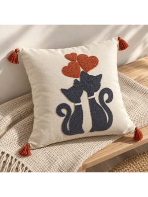Buldan Natura Aşk Kedileri Nakışlı Dekoratif Kırlent Kılıfı – Ekru / Antrasit / Kiremit 43×43 cm – Renk: Lacivert