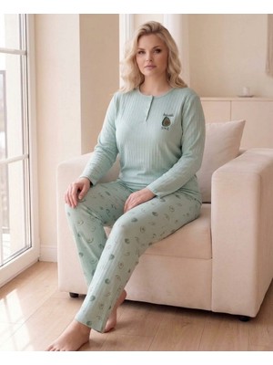 Temporium Kadın Kışlık Büyük Beden Curve Nakışlı Desenli Yakası Düğmeli Uzun Kollu Pijama Takımı