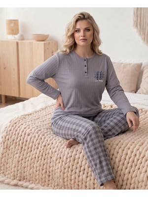 Temporium Kadın Kışlık Büyük Beden Curve Nakışlı Desenli Yakası Düğmeli Uzun Kollu Pijama Takımı
