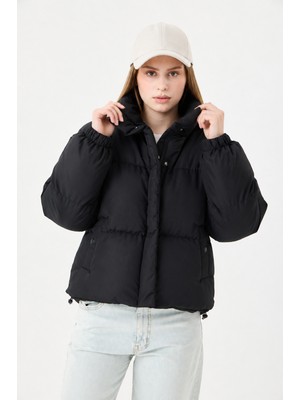 Kadın Siyah Oversize Dik Yaka Şişme Mont
