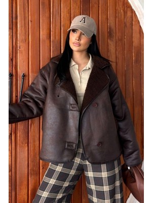 AKD Atelier  Kadın Lamine Mont Içi Peluş Çift Cepli Uzun Kollu Düğmeli Düşük Omuz Kürklü Oversize Ceket Mont