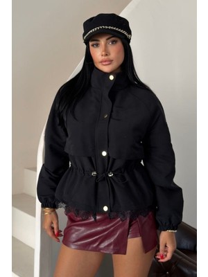 AKD Atelier Kadın Kısa Trençkot Fermuarlı Çıtçıtlı Beli Lastikli Dantel Detaylı Apoletli Uzun Kollu Dik Yaka Kısa Mont