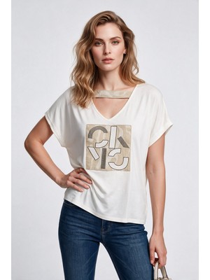 Daido Daıdo Kadın V Yaka Rahat Kesim İşlemeli Desenli Pamuk Karışımlı T-Shirt