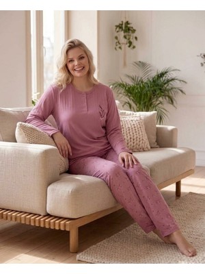 Temporium Kadın Kışlık Büyük Beden Curve Nakışlı Desenli Yakası Düğmeli Uzun Kollu Pijama Takımı