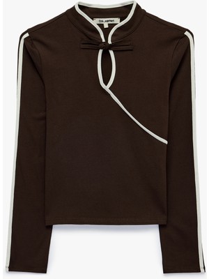 Koton Slim Fit Biyeli Kurbağa Kapama Düğmeli Mandarin Yaka Uzun Kollu Tişört
