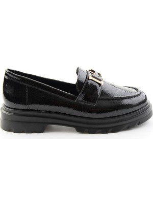 Bambi Siyah Kırışık Rugan  Kadın Loafer Ayakkabı K01997011312