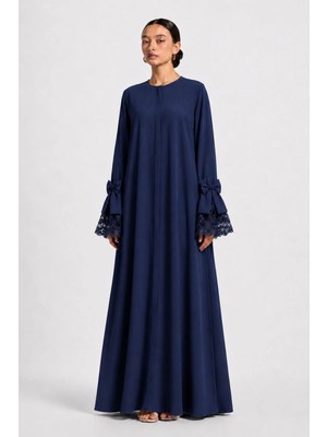 Nazzain Dubai Ipeği Fiyonk ve Dantel Detaylı Abaya – Lacivert