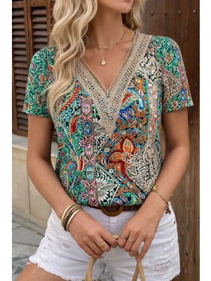 Pileli Store Kadın Kısa Kollu V Yakalı Desenli Süprem Bluz