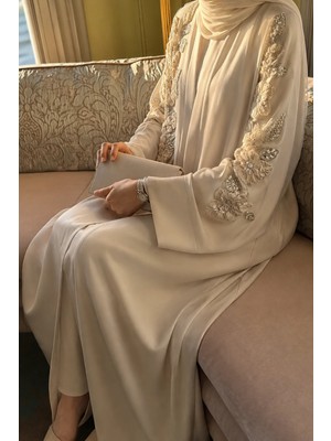 Nazzain Abraham Saten Nakış Detaylı Abaya Elbise Bej