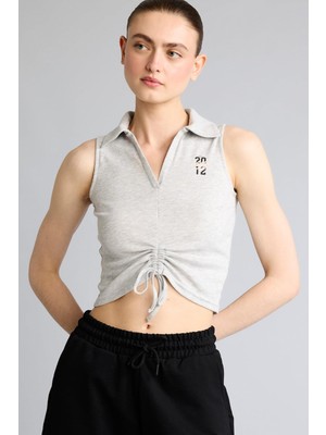 Mythriva Defacto Pamuklu Nba Brooklyn Nets Fitted Polo Yaka Ribana Kolsuz Tişört G9464AX26SM