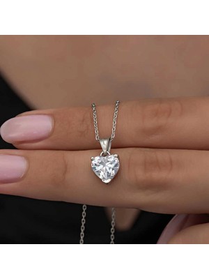 Pileli Store 925 Ayar Gümüş Beyaz Taşlı Kalpli Kadın Kolye