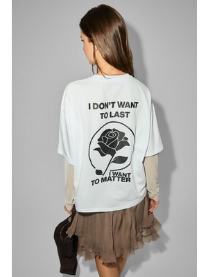 Grimelange Colenya Kadın Kolları Tül Kumaşlı Baskı Detaylı Regular Beyaz T-Shirt