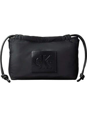 Calvin Klein Siyah Kadın Çapraz Çanta Nylon Drawstrıng Small Crossbody