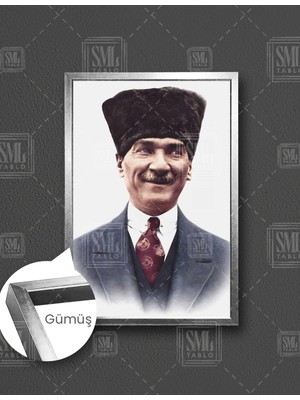 SML Tablo Gazi Mustafa Kemal Atatürk Gülümseyen Kalpaklı Karizma Çerçeveli Dikey Kanvas Tablo