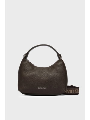 Calvin Klein Logolu Çıkarılabilir Askılı Çanta LV04F3892GBAL Kadın Çanta LV04F3892G Bal Günlük Kullanım için Şık Tasarım
