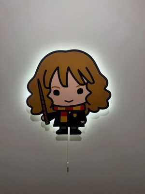 St. Morritz Dekoratif Ahşap Harry Potter Hermione Karakteri Baskılı Gece Lambası 32*32