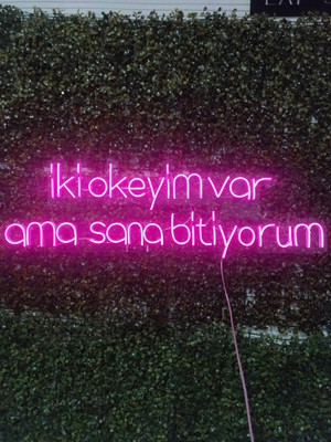 St. Morritz Iki Okeyim Var Ama Sana Bitiyorum Yazılı Neon LED TABELA(80X35CM