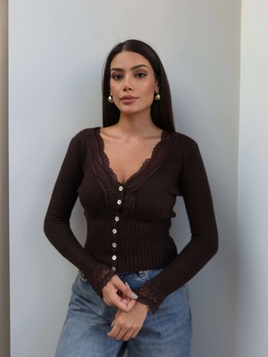 Esra Helvacı V Yaka Dantelli Triko Hırka