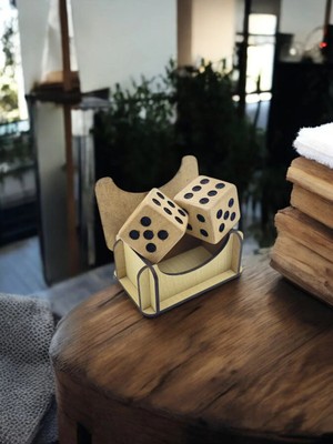 St. Morritz Reha Toys Doğal Ahşap Zar ve Kutusu, Masa Süsü Dekoratif Süs Zar ( 3,5 cm )