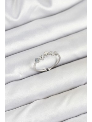 Pileli Store Pirinç Gümüş Renk Minimal Yonca Detaylı Kadın Yüzük TJ-BYK3843