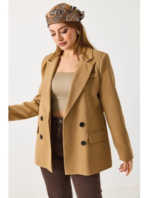 Juuuj Sütlü Kahve Dokuma Kumaş Kruvaze Yaka Uzun Kollu Dört Düğmeli Kapaklı Cepli Blazer Ceket