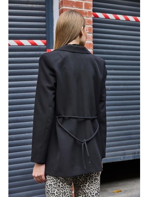Juuuj Siyah Dokuma Kumaş Klasik Yaka Arkası Ince Kuşak Bağlamalı Modern Kesim Blazer Ceket