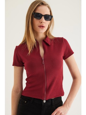 Juuuj Bordo Kaşkorse Kumaş Polo Yaka Kısa Kollu Fit Kesim Tam Boy Fermuar Detaylı Örme Bluz