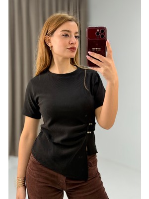 Juuuj Siyah Kakorse Kumaş Kısa Kollu Yan Tokalı Asimetrik Kesim Bisiklet Yaka Bluz