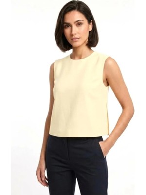 Juuuj Sarı Dokuma Kumaş Bisiklet Yaka Kolsuz Modern Kesim Yanları Yırtmaç Detaylı Crop Bluz