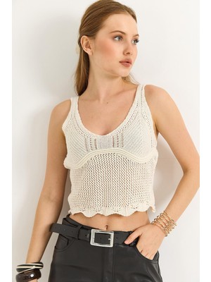 Juuuj Bej Triko Dokulu Geniş Yaka Crop Form Ajurlu Örme Detaylı Kolsuz Bluz