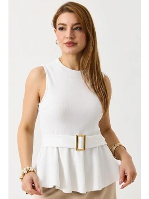 Juuuj Beyaz Kaşkorse Dokulu Bisiklet Yaka Kolsuz Form Toka Aksesuar Detaylı Peplum Bluz