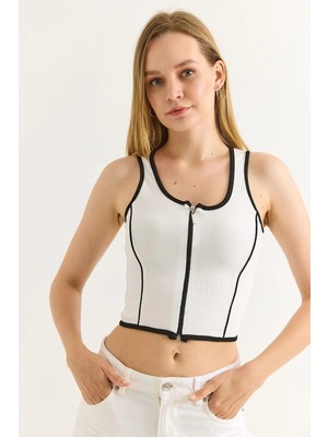 Juuuj Beyaz Kalın Askılı Yuvarlak Yaka Dar Kalıp Önü Fermuar Detaylı Örme Kumaş Crop Bluz
