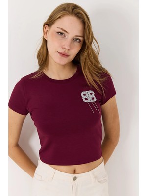 Juuuj Bordo Esnek Dokulu Bisiklet Yaka Kısa Kollu Crop Form Taşlı Detaylı Örme Bluz