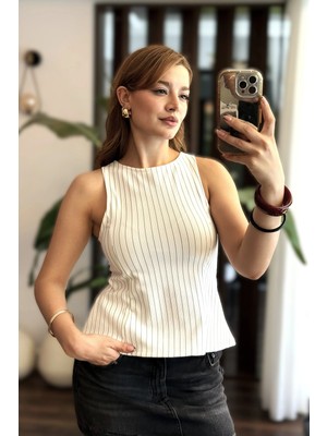 Juuuj Beyaz Çizgili Esnek Dokulu Bisiklet Yaka Sıfır Kol Çan Model Günlük Kullanıma Uygun Bluz