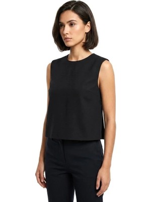Juuuj Siyah Dokuma Kumaş Bisiklet Yaka Kolsuz Arka Düğme Detaylı Modern Kesim Crop Bluz