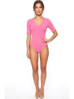 Juuuj Pembe Esnek Kumaş V Yaka Kısa Kollu Alttan Çıtçıtlı Düğme Detaylı Slim Fit Body