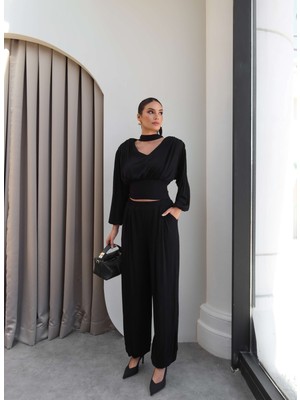 Esra Helvacı Fularlı Vatkalı Bluz Pantolon Takım