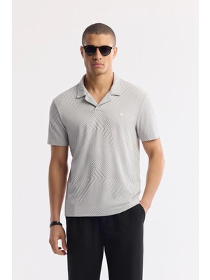 AVVA Erkek Gri Apaj Yaka Çizgili Jakarlı Elastan Regular Fit T-Shirt A51Y1145