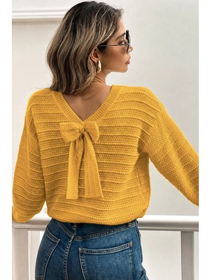 Gülseli Kadın Sırt Fiyonklu Triko Bluz P-00022427