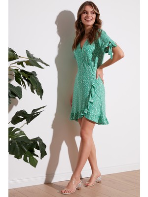 Lela Çiçekli Kruvaze Yaka Fırfır Detaylı Kloş Mini Elbise Trend Stil Kadın Elbise 5863719