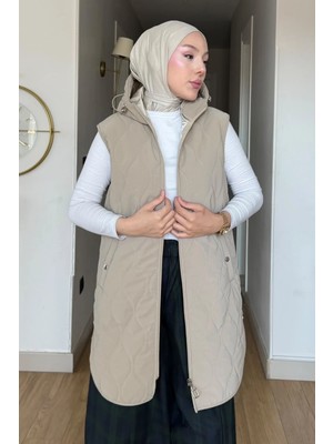 Tesettür Diyarı Leran Kapüşonlu Fermuarlı Astarlı Kapitone Uzun Yelek- Bej