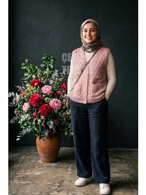 Yumoş Ponpon Düğmeli Yelek - Pudra
