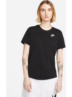 Nike Sportswear Club Essentials DX7902-010 Kadın Tişörtü - Siyah