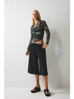 DeFacto Loose Fit Beli Bağcıklı Paça Ucu Kesik Bermuda Şort I8794AX26AU