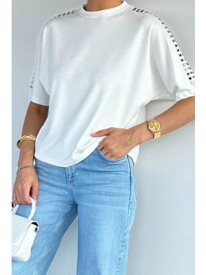 Gülseli Kadın Omuzlar Metal Taşlı Oversize Bluz P-00022205