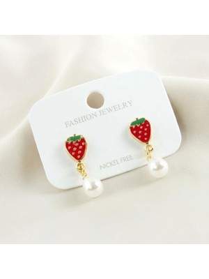 Herbal Accessory 🍓 Sevimli Çilek Figürlü Inci Detaylı Küpe – Şıklığın ve Tatlılığın En Zarif Hali!