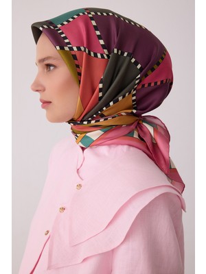 Belli Geometrik Desen %100 Twill Ipek Eşarp BE19-31