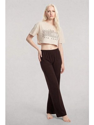 Veralya Kadın Kum Kahve Baskılı Crop T-Shirt ve Pantolon Takım Rahat Günlük Kombin