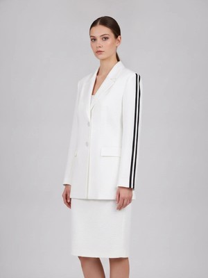 Crystalia Kadın Beyaz Kolları Siyah Şerit Detaylı Klasik Yaka Blazer Ceket