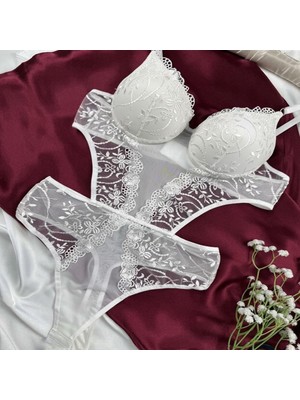 Ellovia Çiçek Desenli Brode Destekli Bodysuit Beyaz